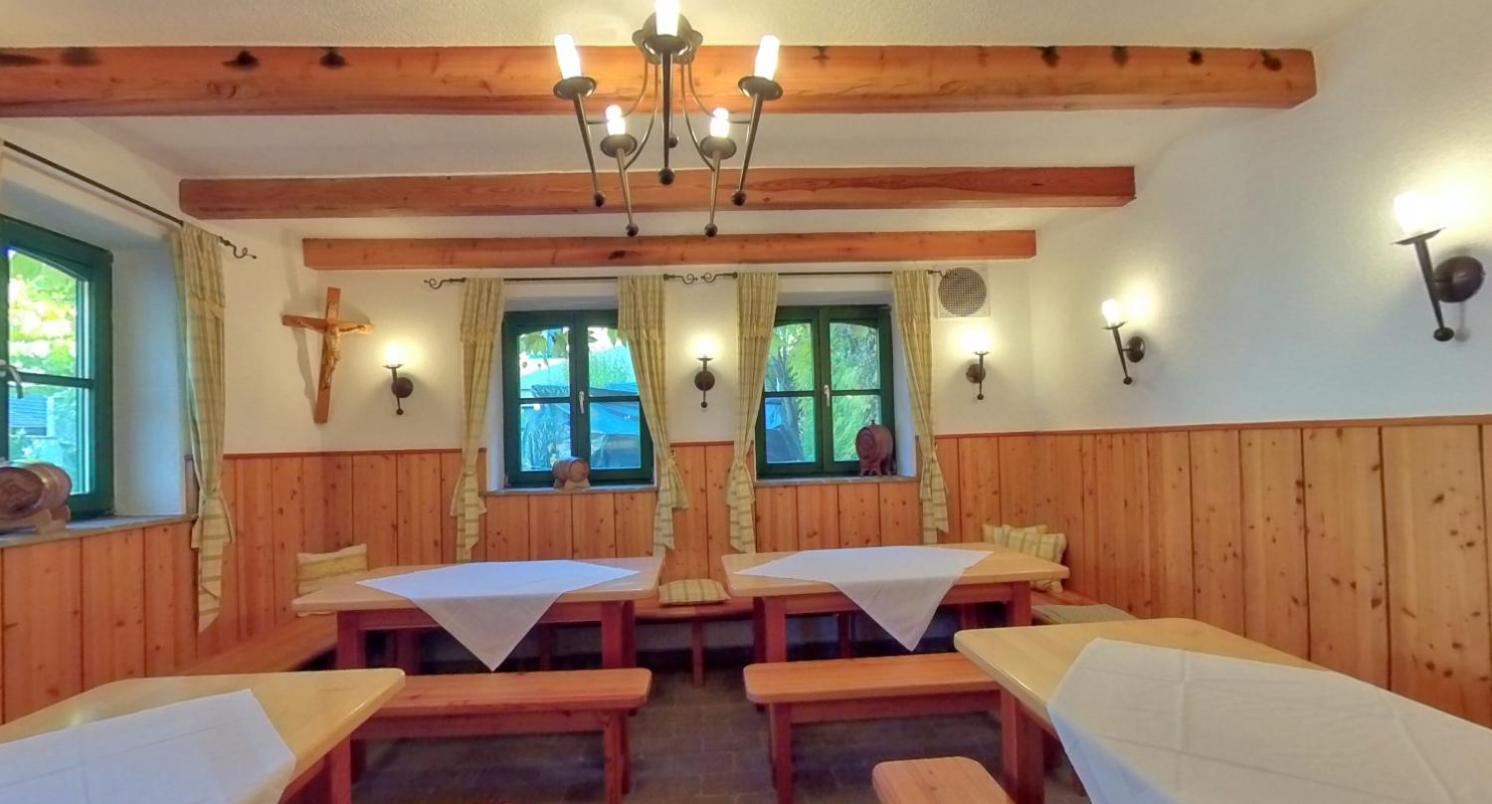 Hotel-Restaurant-Vinothek Felix Sommer Auersthal Kültér fotó
