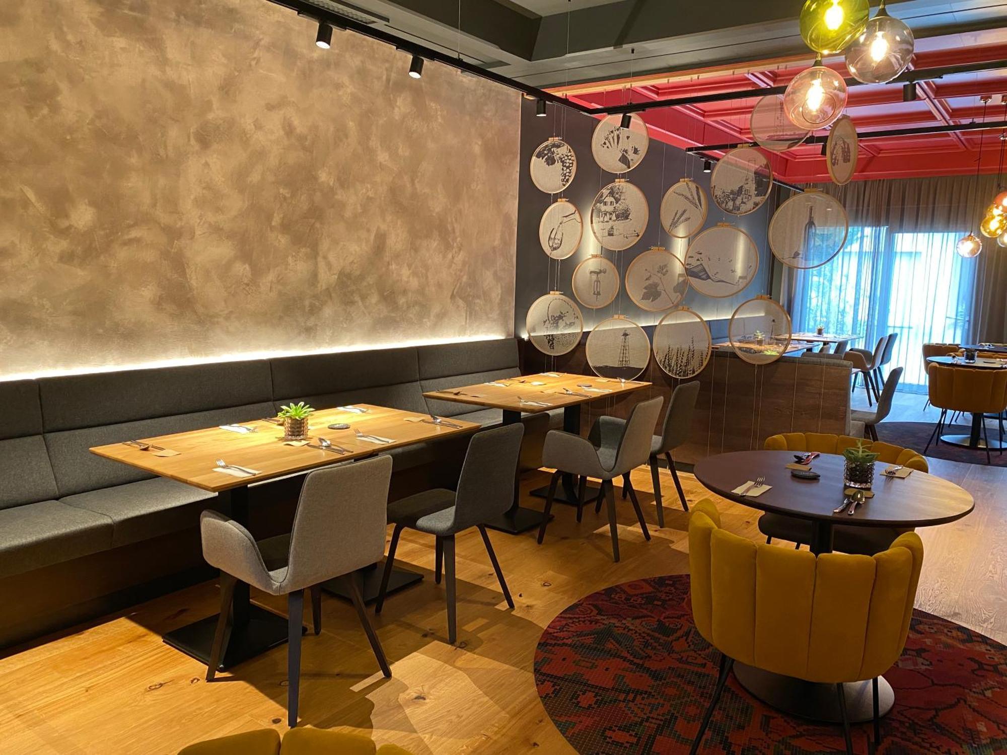Hotel-Restaurant-Vinothek Felix Sommer Auersthal Kültér fotó